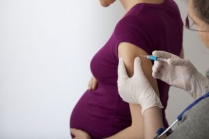 gravida tomando vacina